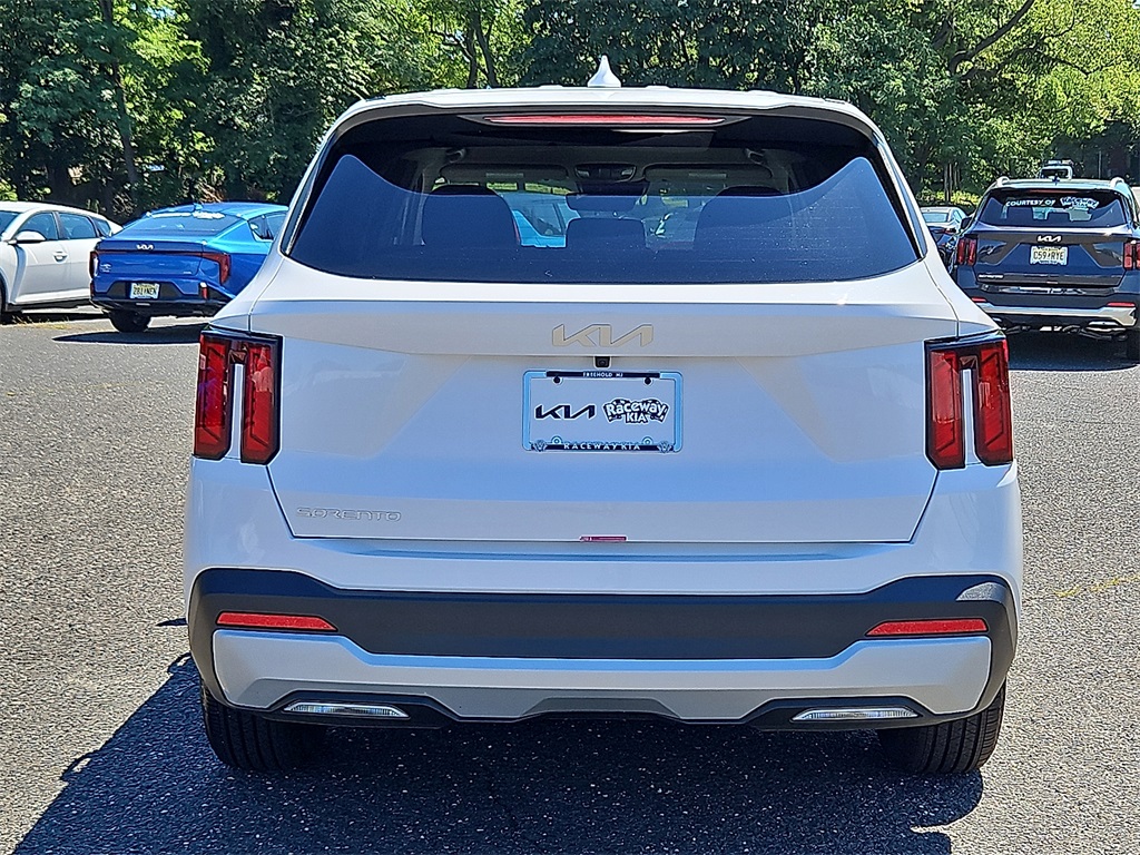 2025 Kia Sorento LX photo 4