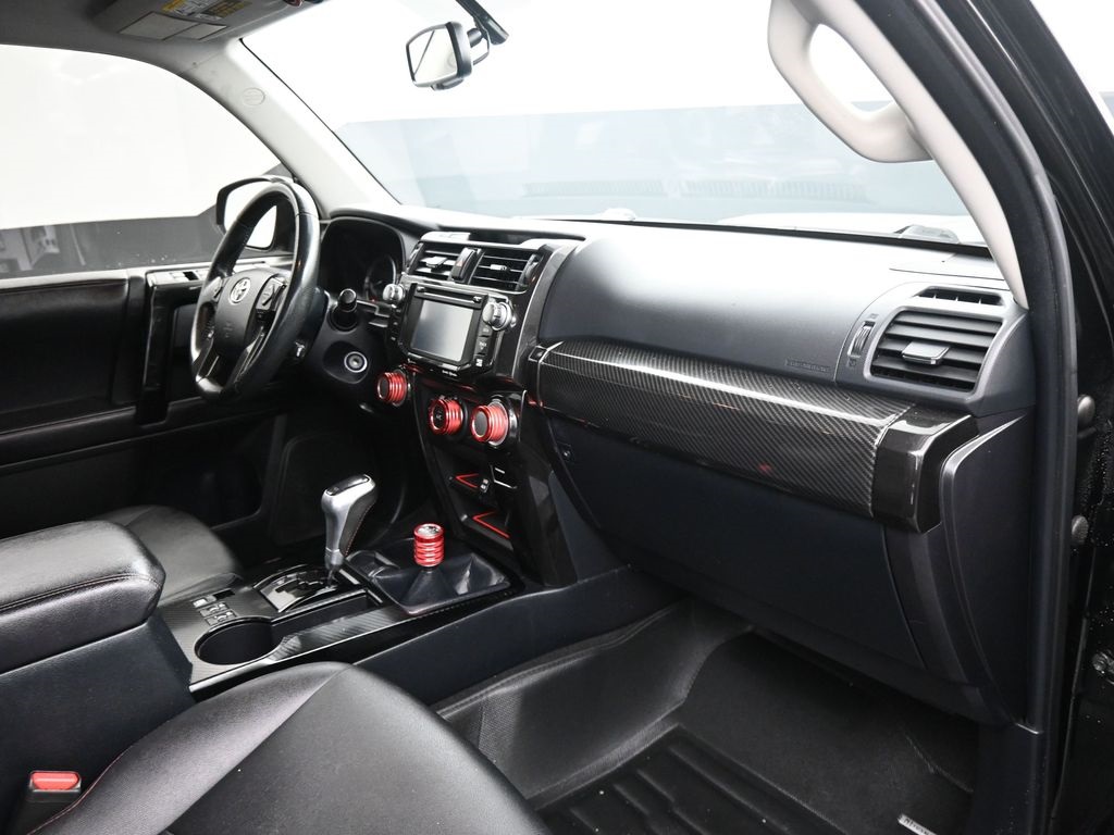 2017 Toyota 4Runner SR5 photo 14