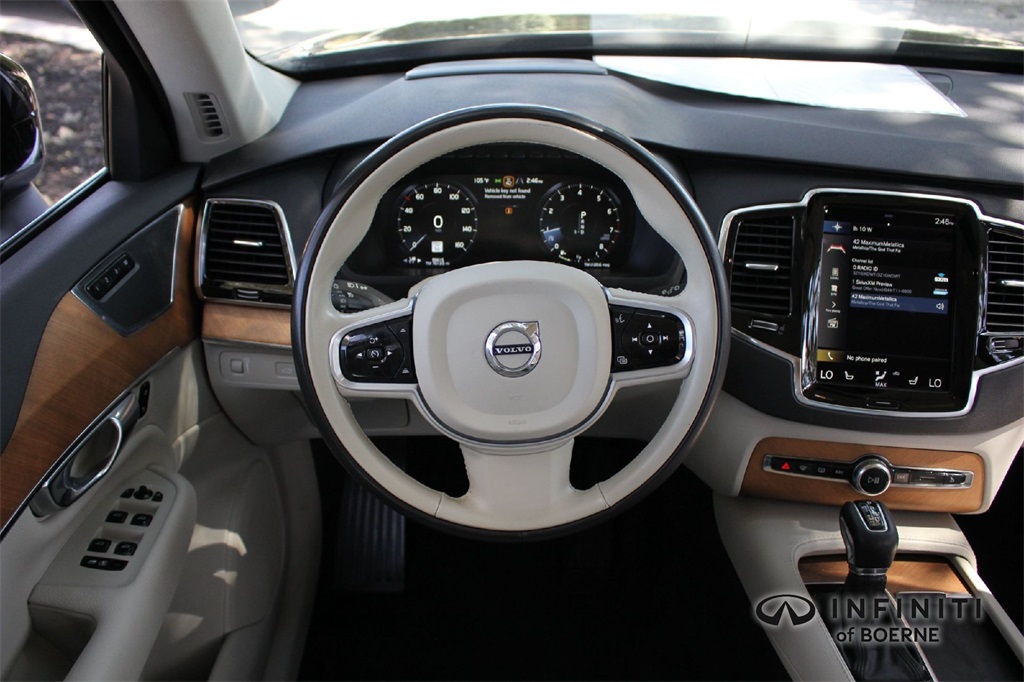2022 Volvo XC90 Momentum photo 18