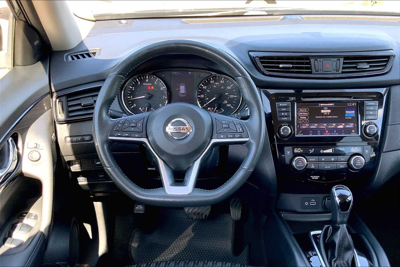 2018 Nissan Rogue SV photo 4