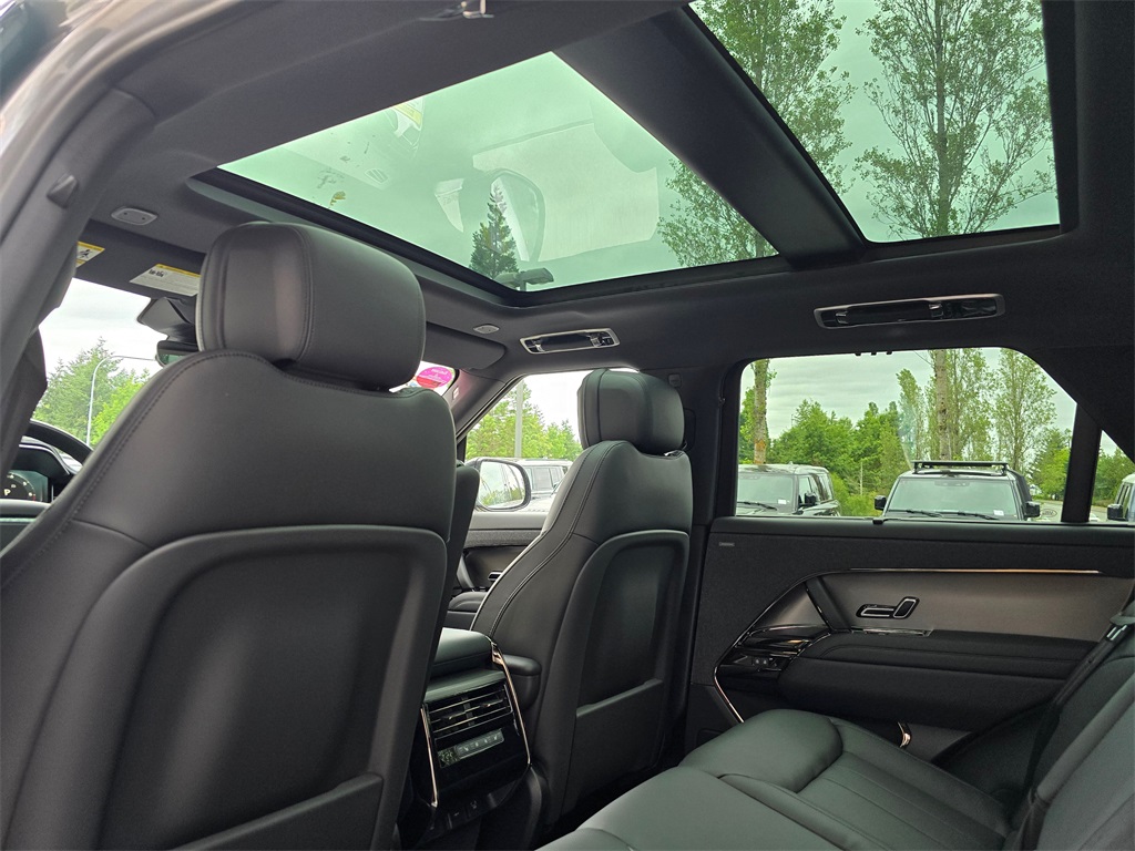 2025 Land Rover Range Rover Sport SE photo 24