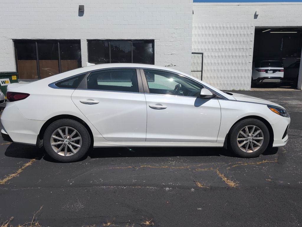 2019 Hyundai Sonata SE photo 2