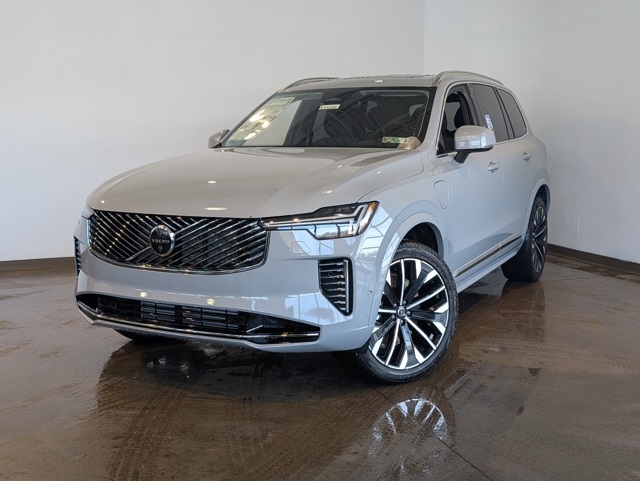 2026 Volvo XC90 Plus's photo