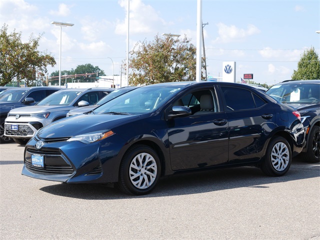 2019 Toyota Corolla LE photo 3