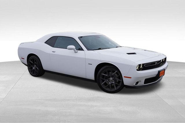 2016 Dodge Challenger SXT Plus photo 2