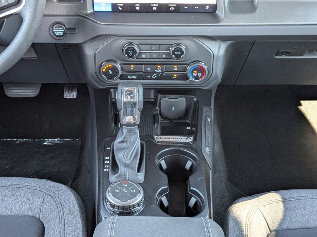 2025 Ford Bronco Base photo 19