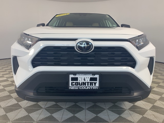 2022 Toyota RAV4 LE photo 2