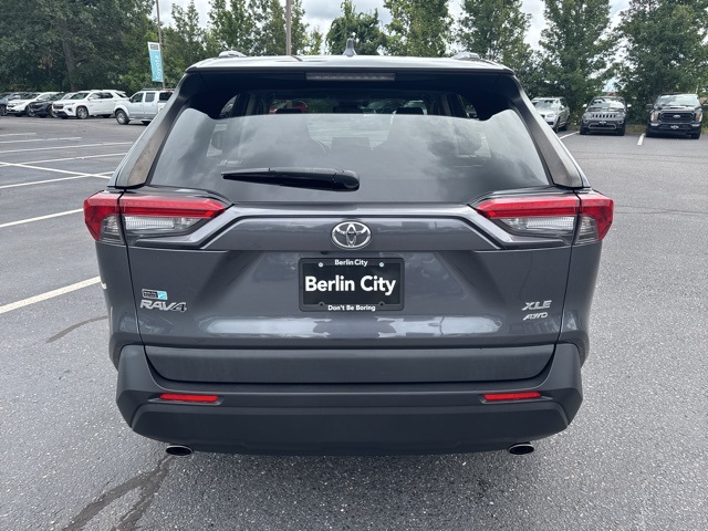 2019 Toyota RAV4 XLE photo 2