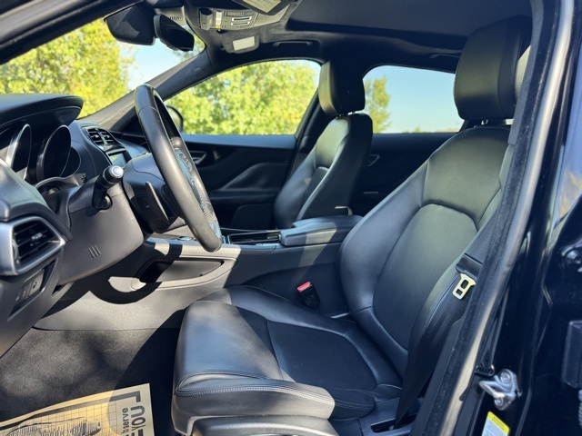 2019 Jaguar F-PACE Premium photo 13