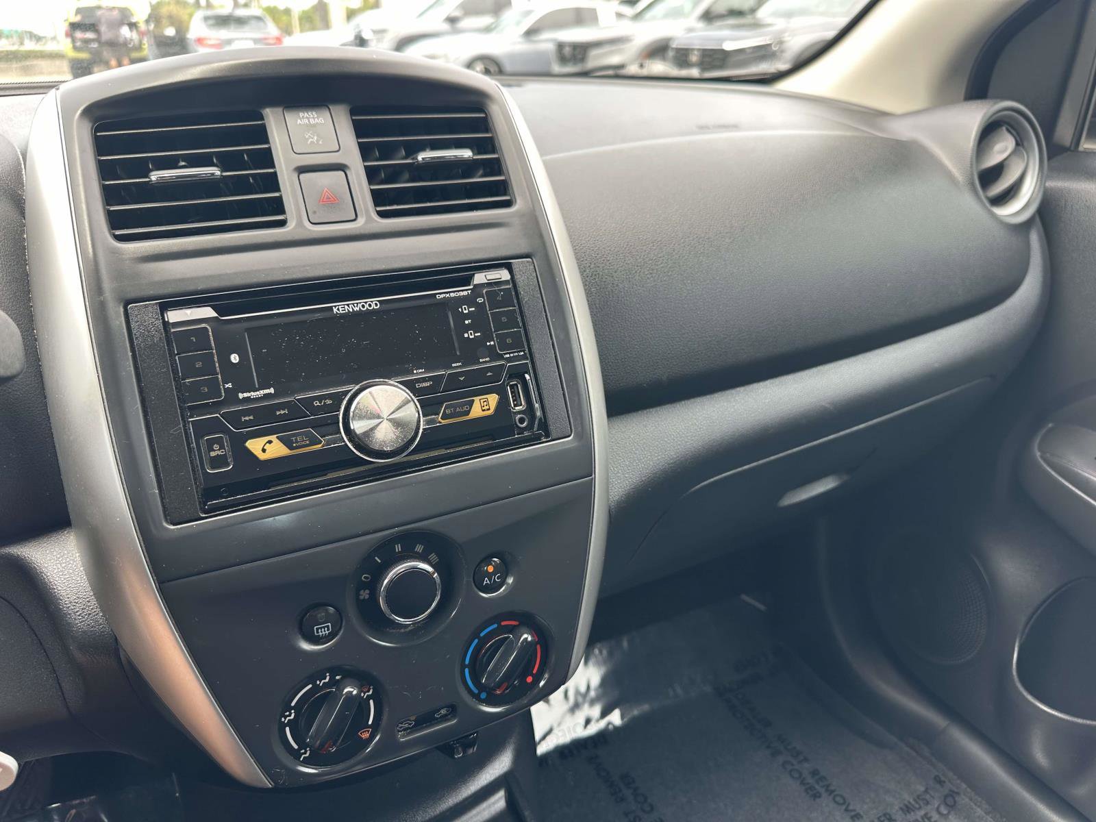2015 Nissan Versa SV Sedan photo 20