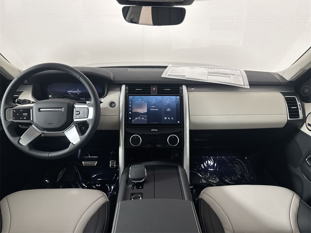 2025 Land Rover Discovery SE photo 18