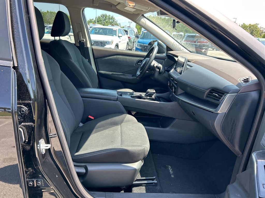 2023 Nissan Rogue S photo 32
