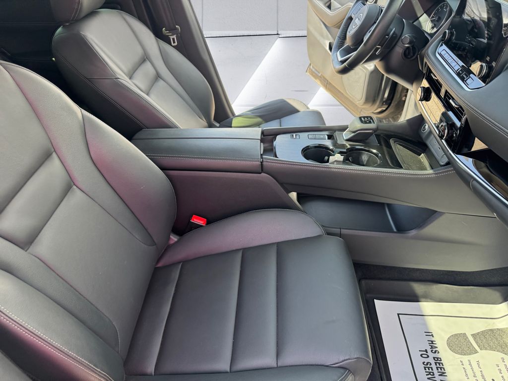 2023 Nissan Rogue SL photo 13
