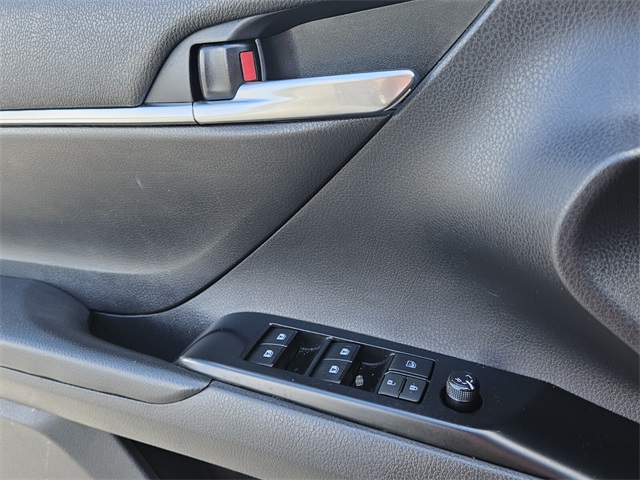 2020 Toyota Camry SE photo 28