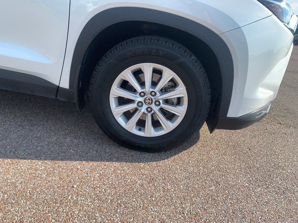 2024 Toyota Highlander Hybrid XLE photo 8