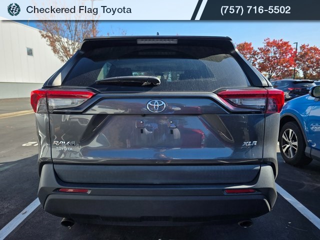2020 Toyota RAV4 XLE photo 2