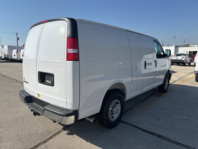 2025 Chevrolet Express Cargo 3500 photo 3