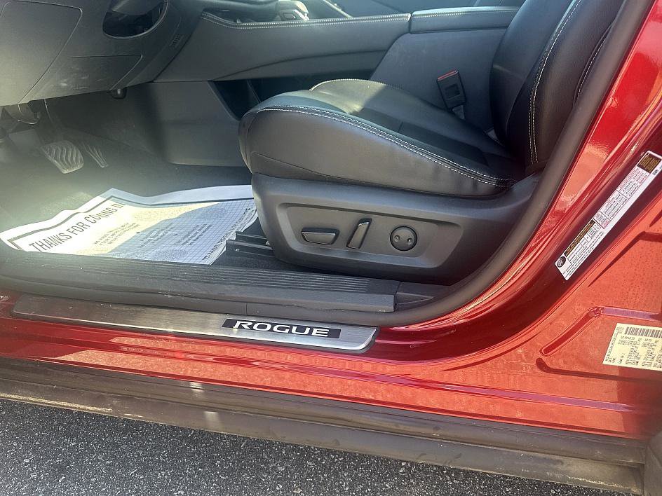 2022 Nissan Rogue SL photo 9