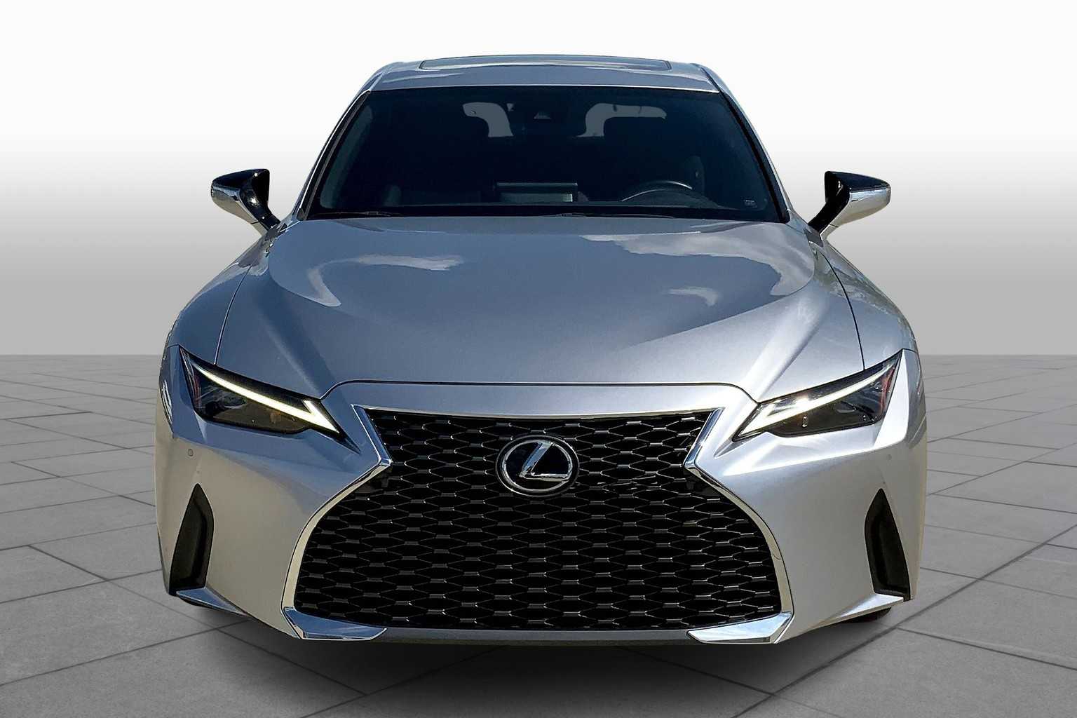 2023 Lexus IS photo 3
