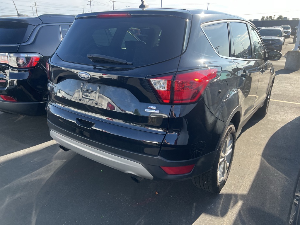 2019 Ford Escape SE photo 2