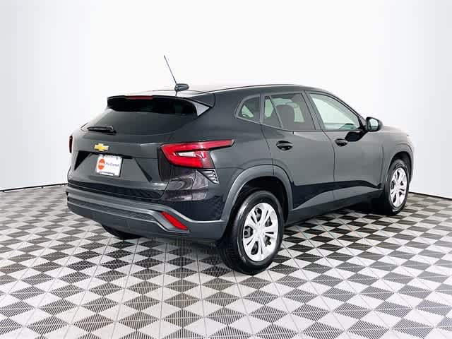 2025 Chevrolet Trax LS photo 7