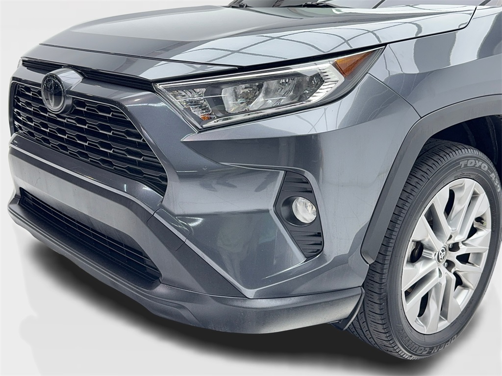 2021 Toyota RAV4 XLE Premium photo 4