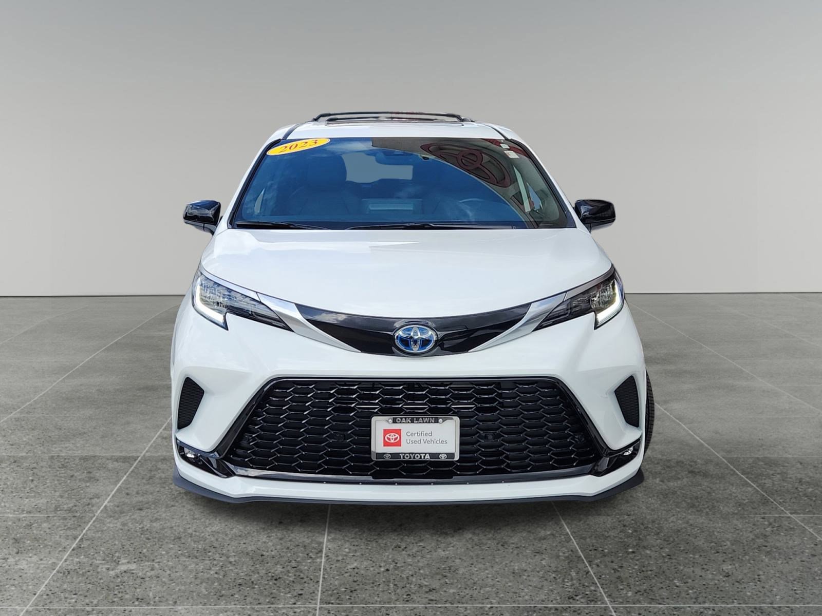 2023 Toyota Sienna XSE photo 2