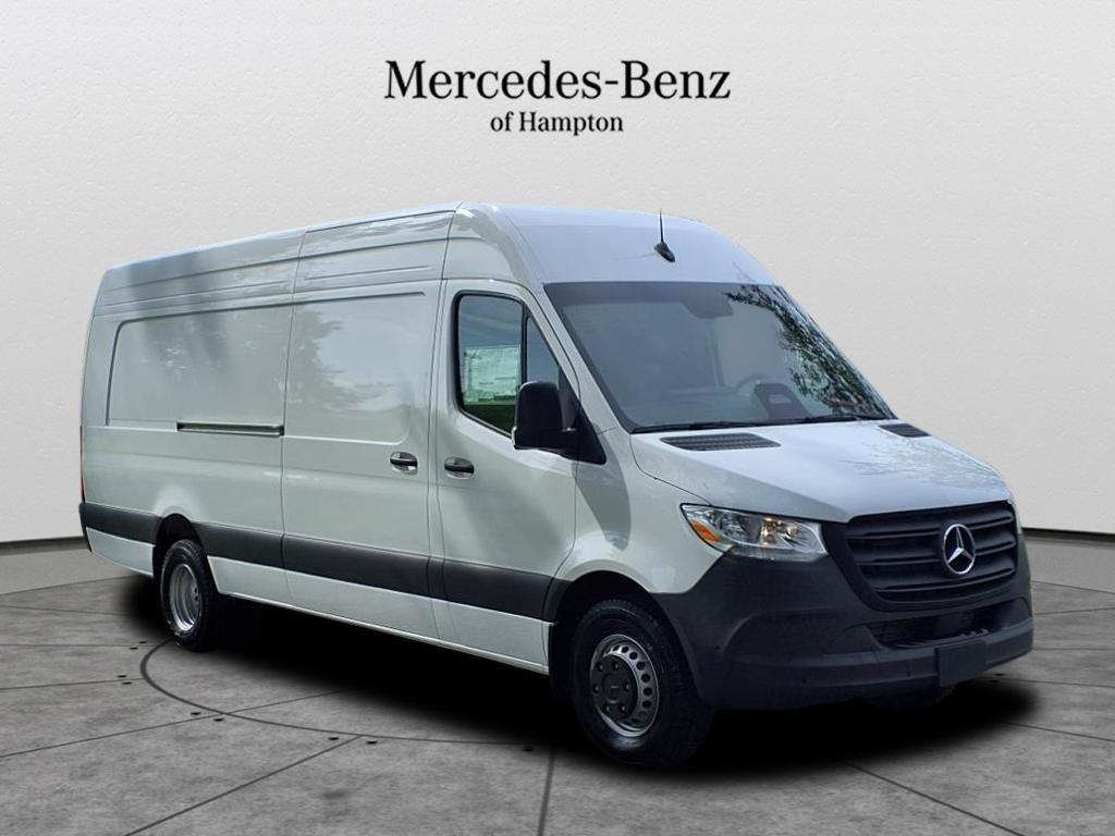 2025 Mercedes-Benz Sprinter Cargo Van Base's photo