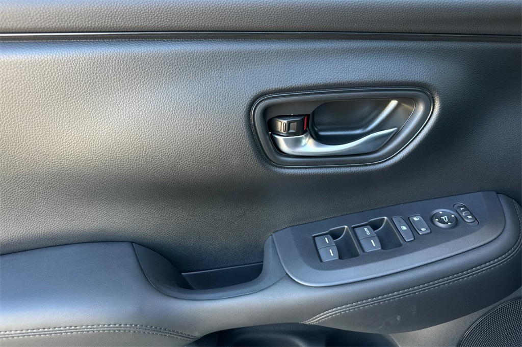 2026 Honda HR-V LX photo 10