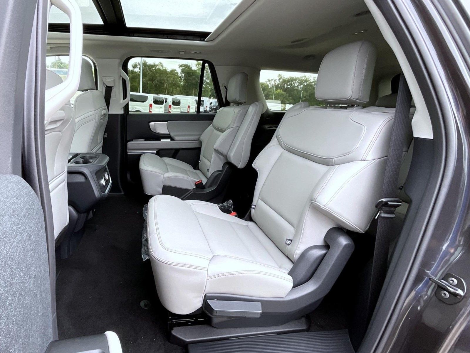 2025 Ford Expedition MAX photo 8