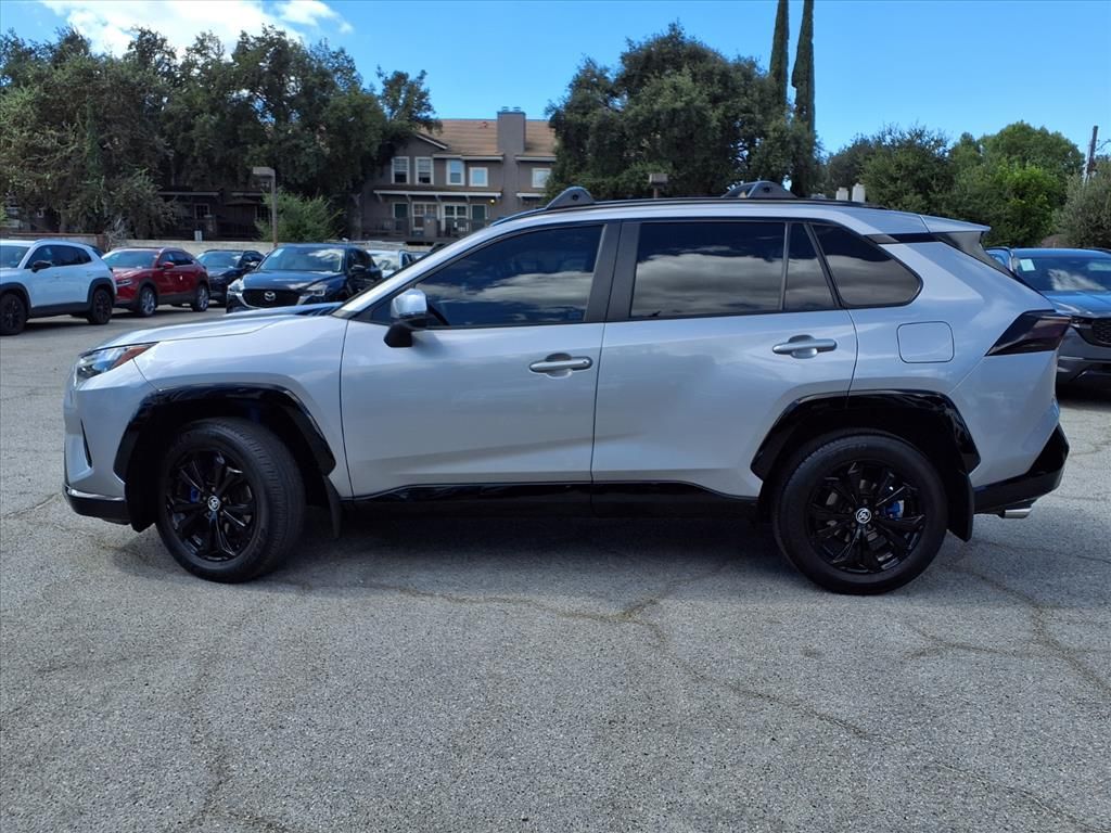 2022 Toyota RAV4 Hybrid SE photo 3