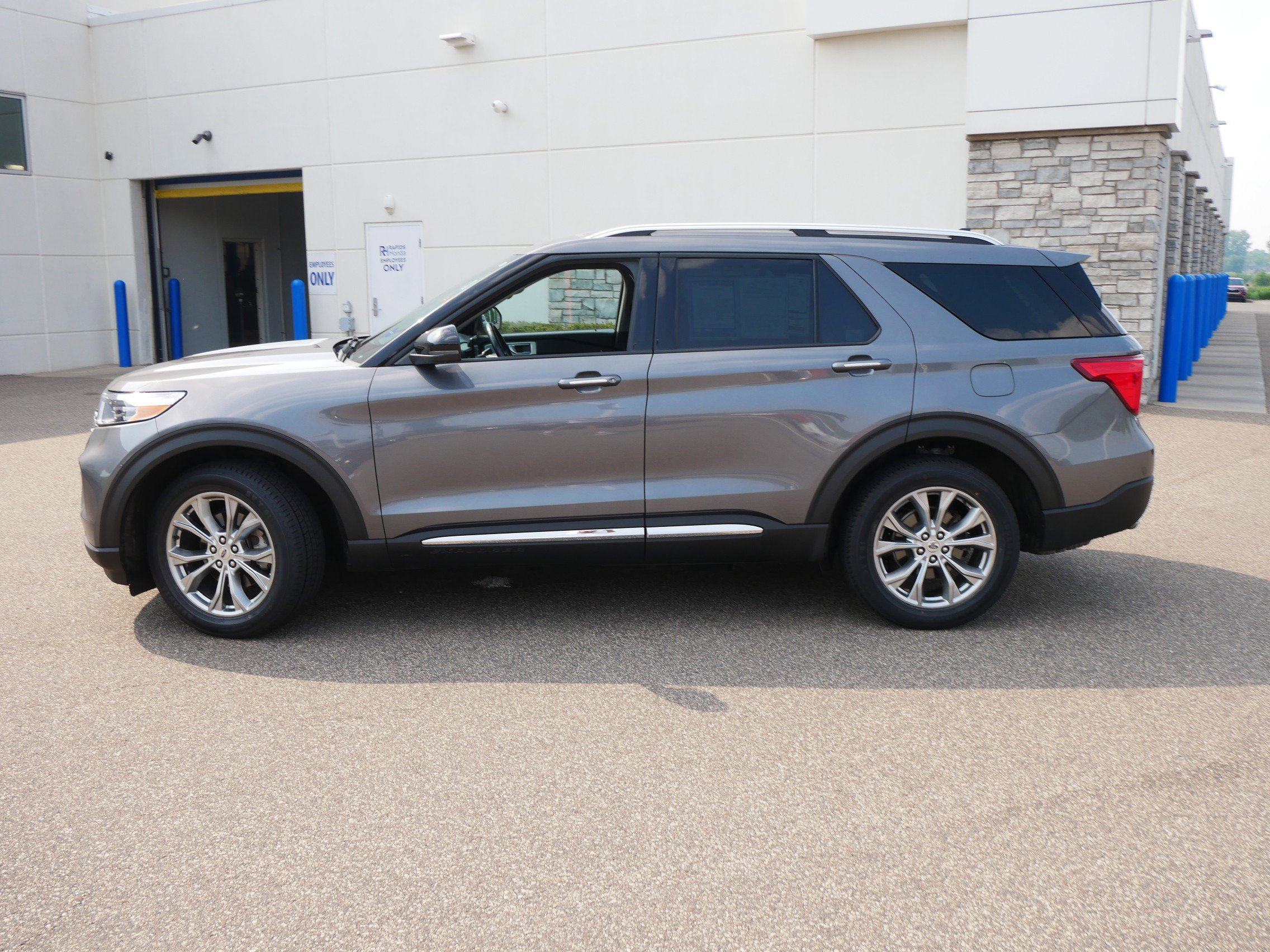 Used 2021 Ford Explorer Limited with VIN 1FMSK8FH3MGB07275 for sale in Coon Rapids, Minnesota