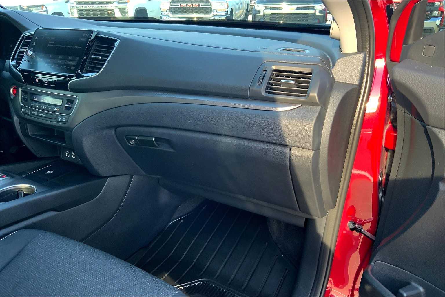 2025 Honda Ridgeline Sport photo 16