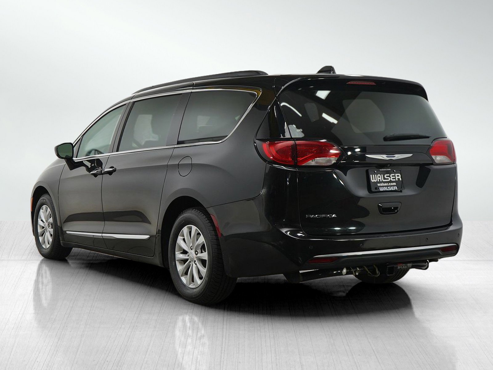 2017 Chrysler Pacifica Touring L photo 3