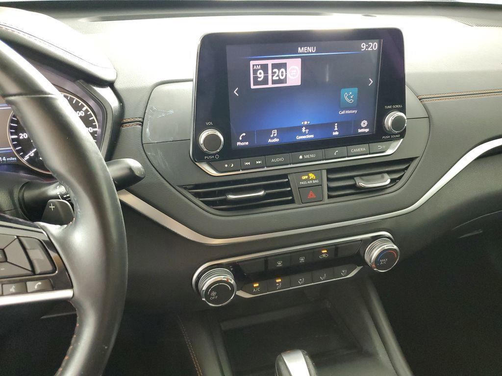 Used 2021 White Nissan 2.5 SR image 18