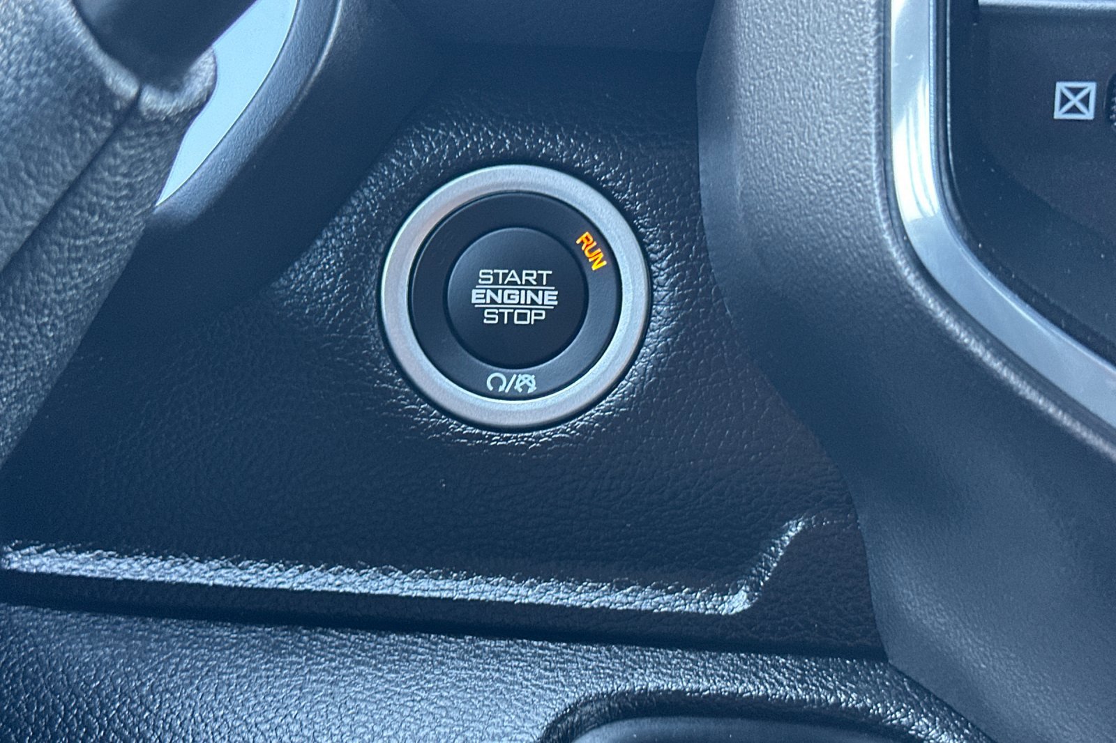 2025 Toyota RAV4 Laramie photo 18