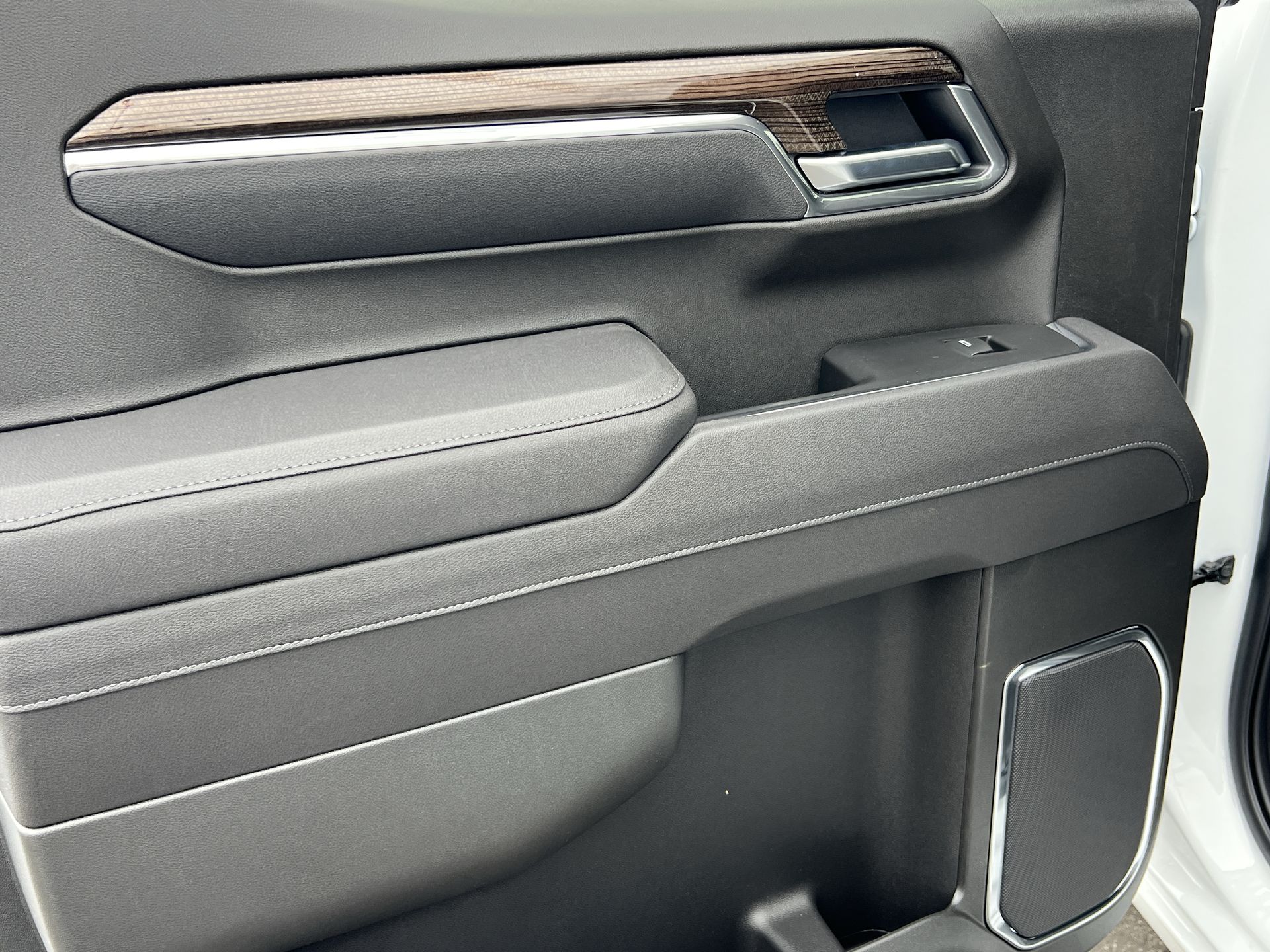 2025 Chevrolet Silverado 1500 RST photo 21