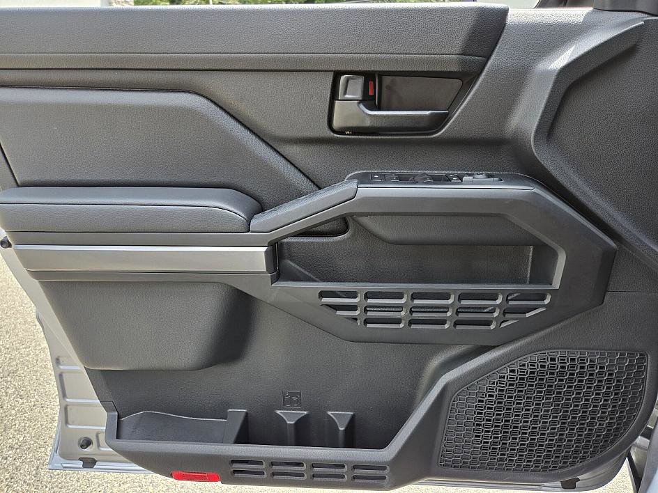 2025 Toyota Tacoma SR5 photo 28