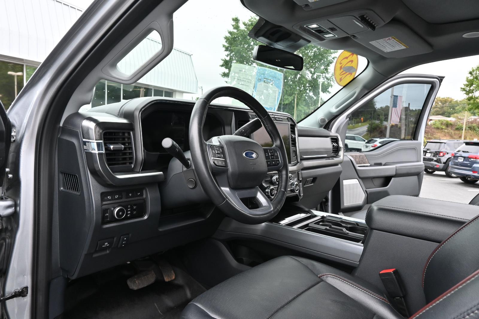 2023 Ford F-350 Lariat photo 19