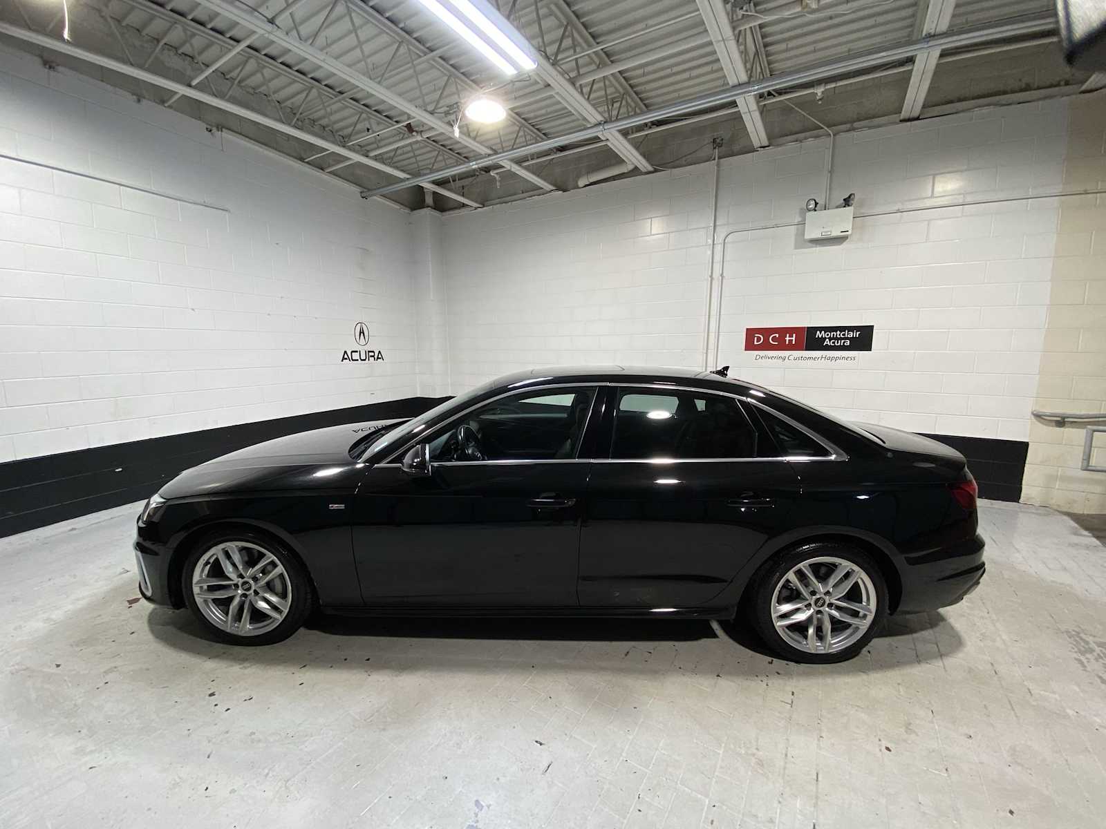 2023 Audi A4 S line Premium Plus 45 TFSI Quattro photo 3