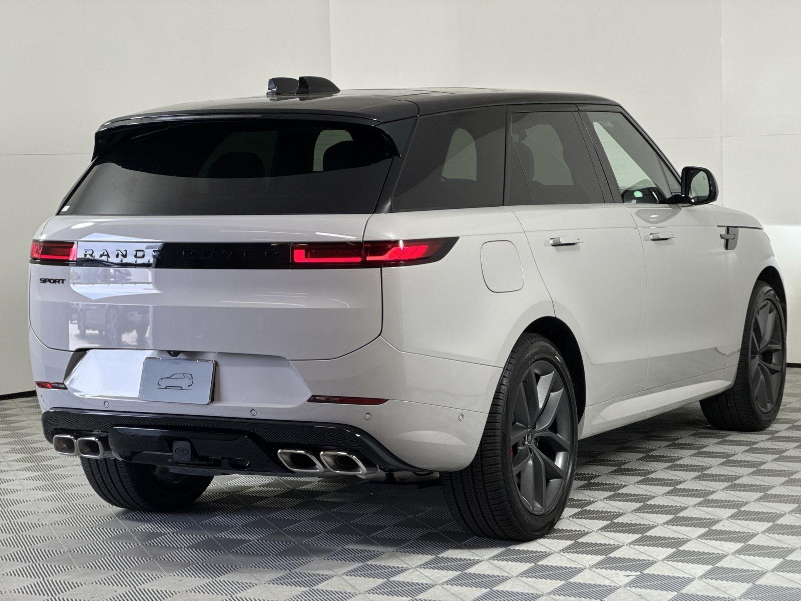 2025 Land Rover Range Rover Sport SE photo 3