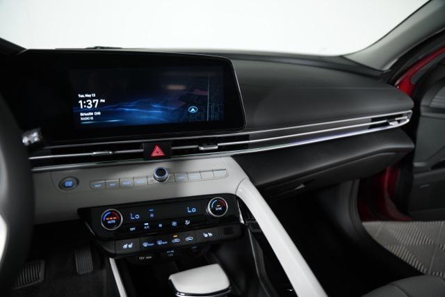 2025 Hyundai Elantra Hybrid Limited photo 7
