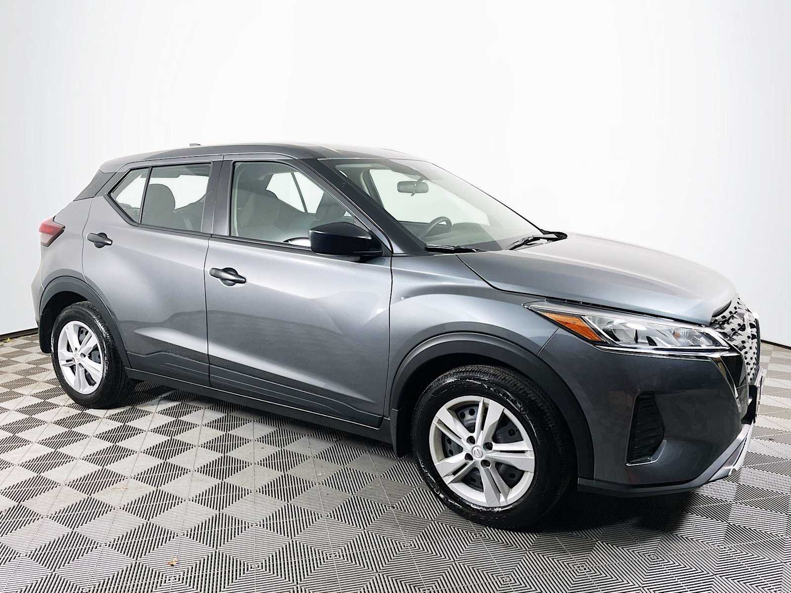 2024 Nissan Kicks S photo 3