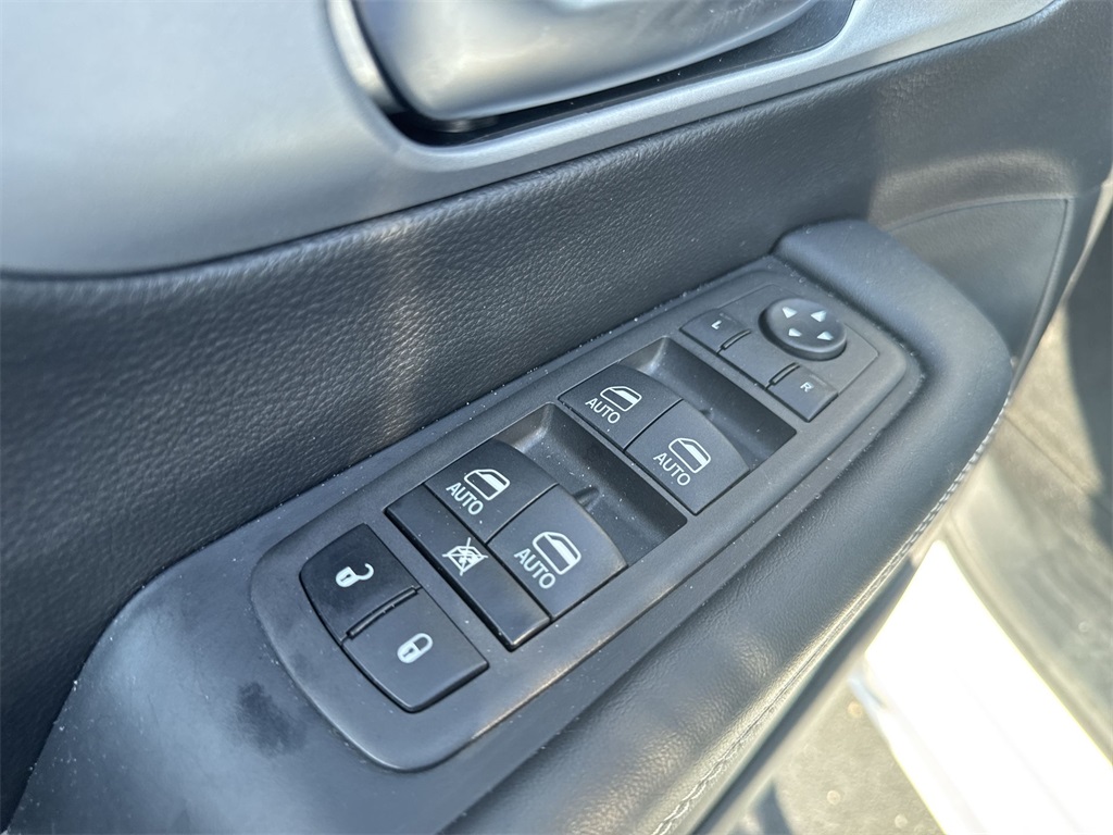 2024 Chrysler Pacifica Touring L photo 17