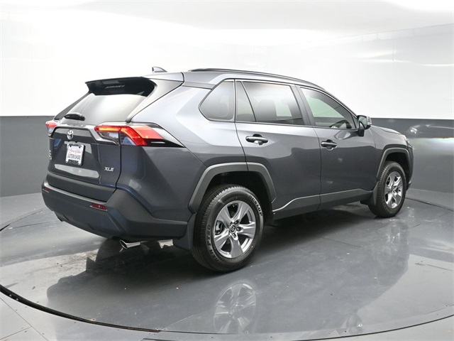 2025 Toyota RAV4 XLE photo 4