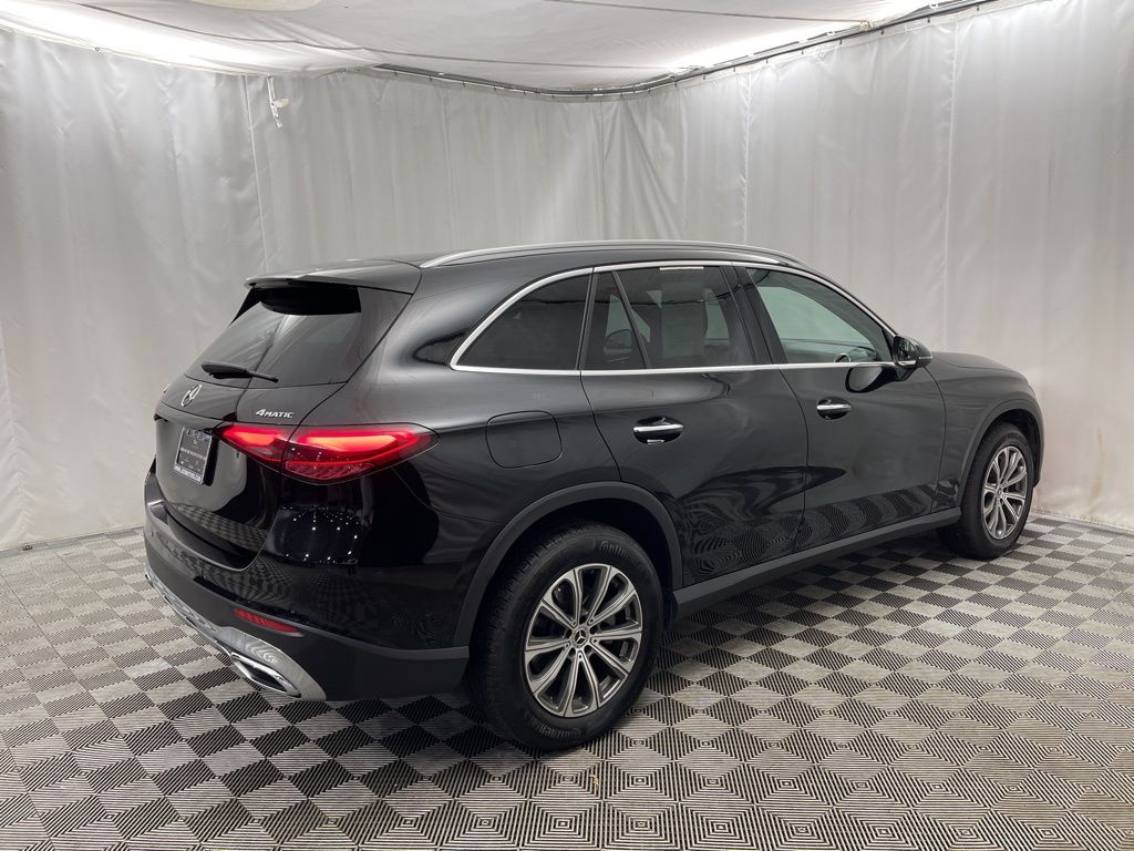 2024 Mercedes Benz GLC 300 4MATIC photo 3