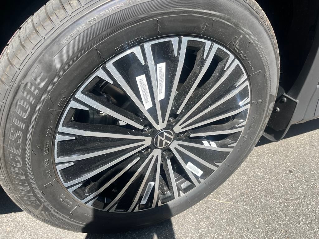 2025 Volkswagen Tiguan S photo 2