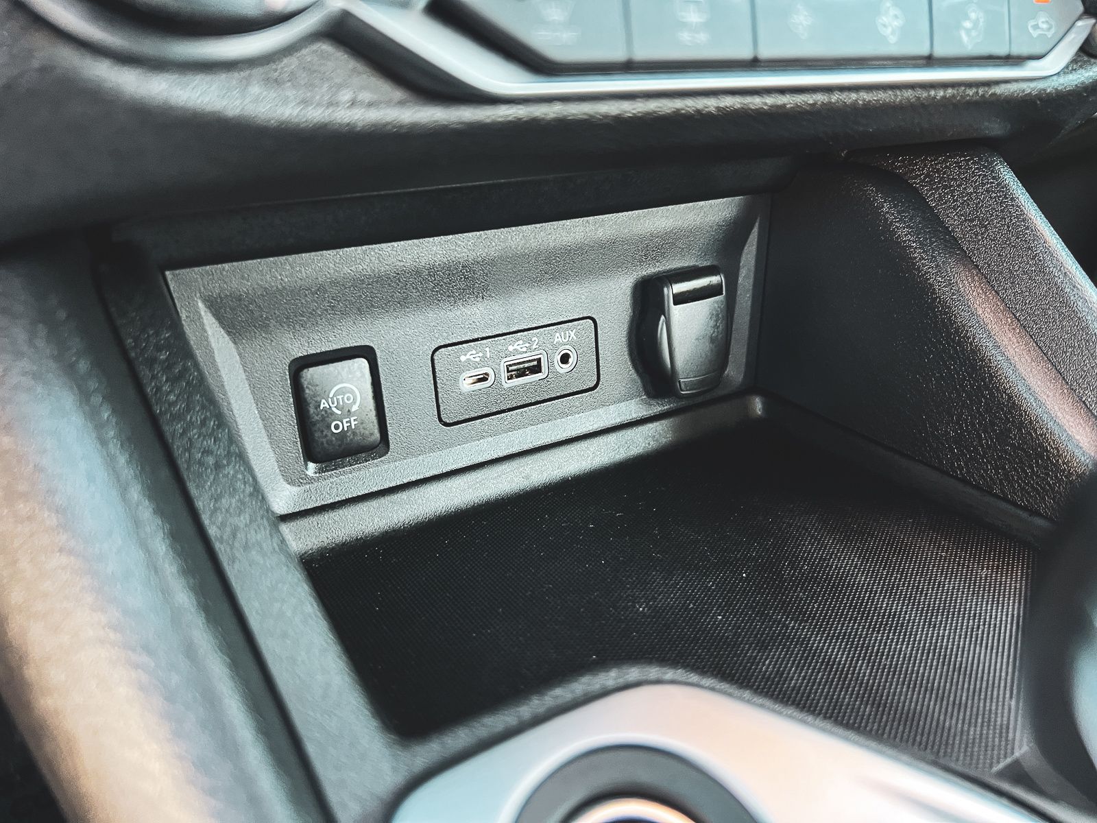 2025 Nissan Sentra SR photo 17