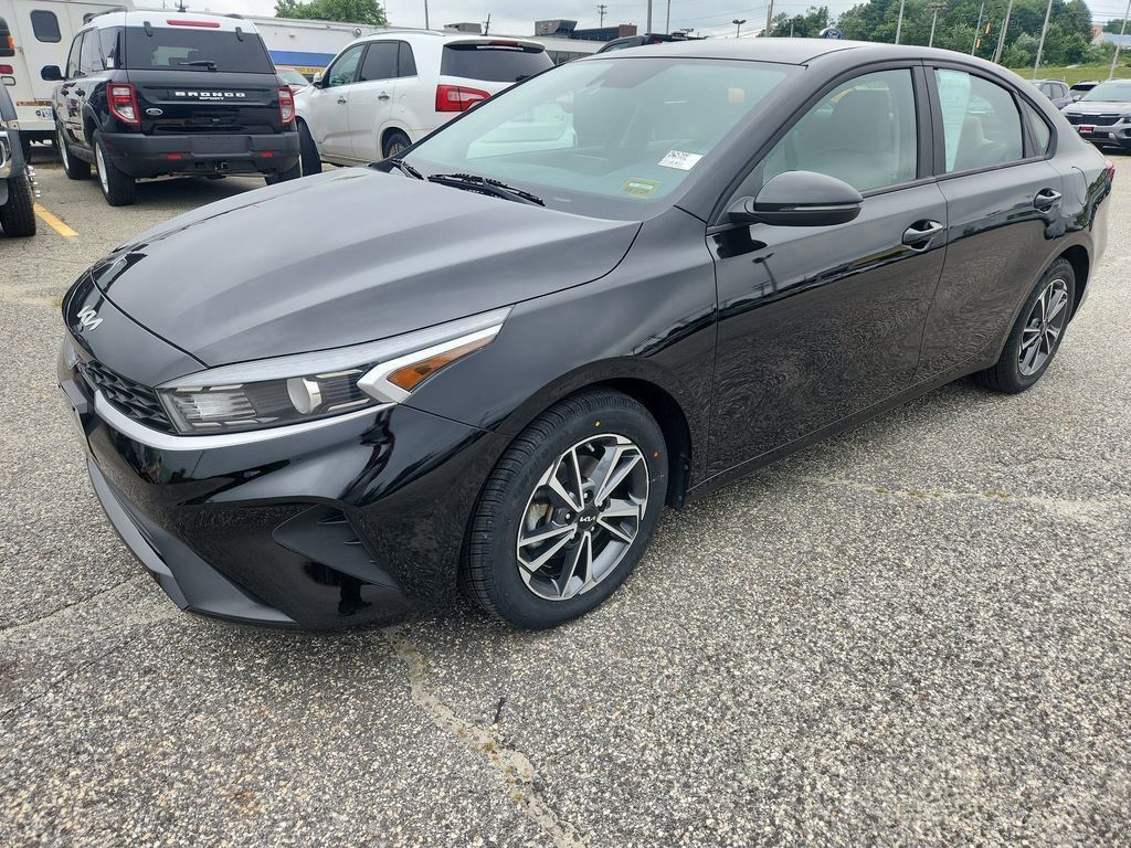 2022 Kia Forte LXS photo 3