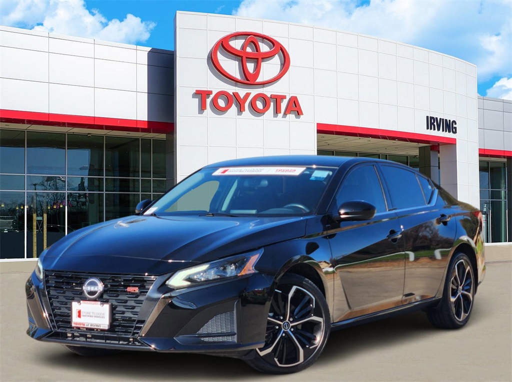 2023 Nissan Altima SR's photo